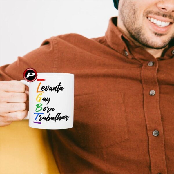 Caneca LGBT Levanta Gay Bora Trabalhar-Cerâmica, Orgulho LGBTQIA+Bandeira Colorida - Image 4