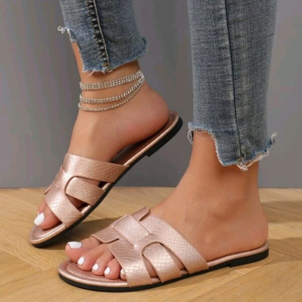 Chinelos femininos de praia ao ar livre, chinelos de luxo, planos, sandálias femininas, moda de marca, sapatos deslizantes, verão, tamanho grande 43, 2023 - Image 19