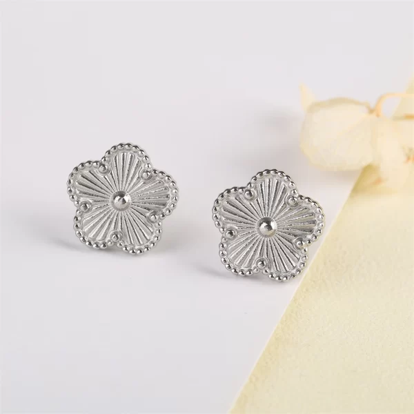 Pulseiras feminina de aço inoxidável impermeável, flor de cinco folhas, trevo botânico, laser de flor de ameixa alta qualidade, novo design. - Image 15