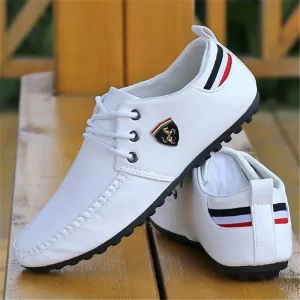 Sapatos masculinos de couro antiderrapante para dirigir, tênis de ervilha respirável, tênis casual britânico, cor sólida, novo, primavera e outono