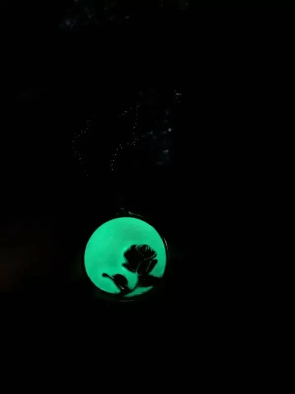 Colar pingente luminoso brilhante unissex, lança cavaleiro, brilha no lúcio escuro, presente de Halloween - Image 4
