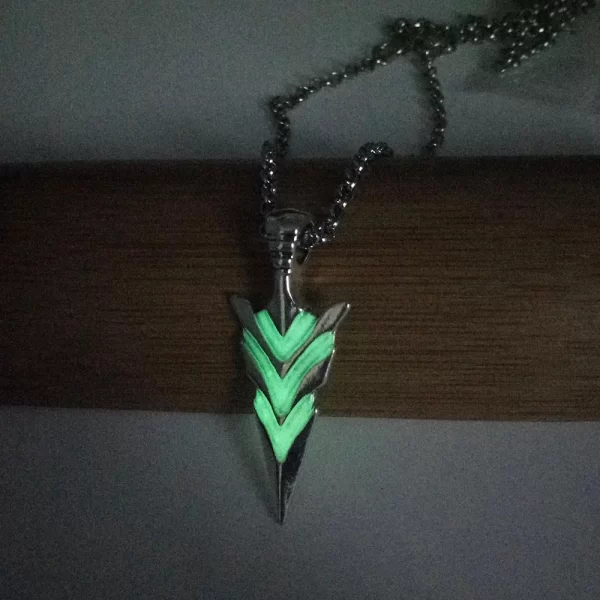 Colar pingente luminoso brilhante unissex, lança cavaleiro, brilha no lúcio escuro, presente de Halloween - Image 13