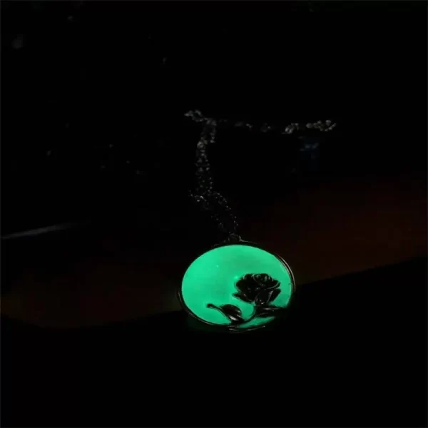 Colar pingente luminoso brilhante unissex, lança cavaleiro, brilha no lúcio escuro, presente de Halloween - Image 8