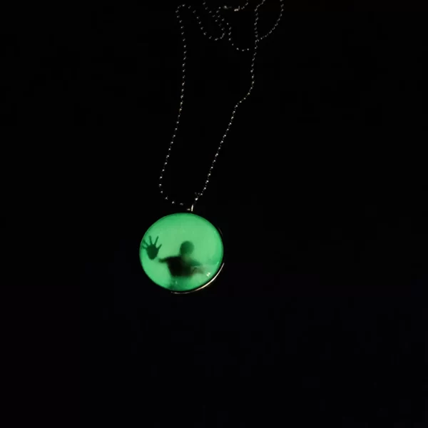 Colar pingente luminoso brilhante unissex, lança cavaleiro, brilha no lúcio escuro, presente de Halloween - Image 9
