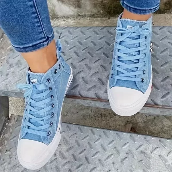 Sapato feminino jeans azul claro, de lona,  de renda, caveira clássica de metal, casual, novo. - Image 6