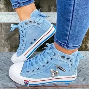 Sapato feminino jeans azul claro, de lona,  de renda, caveira clássica de metal, casual, novo.