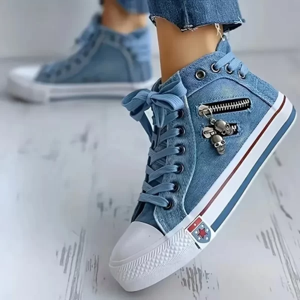 Sapato feminino jeans azul claro, de lona,  de renda, caveira clássica de metal, casual, novo. - Image 5
